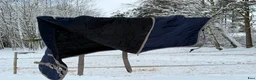 Täcken hästutrustning till salu: Stalltäcke 100 gram 135 cm i Visby - Annons 4