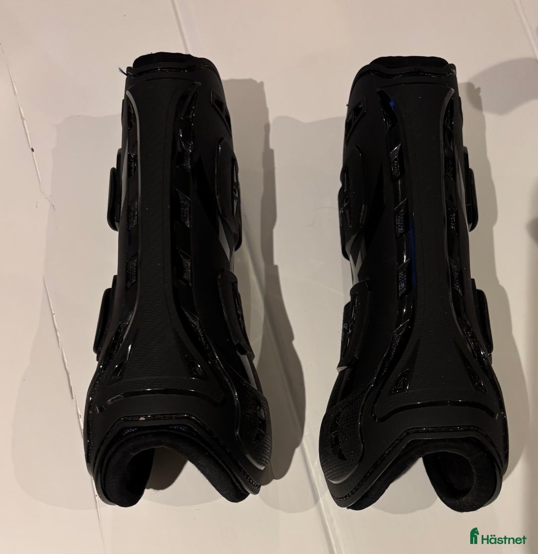 Benskydd hästutrustning till salu: Arma Carbone gel  i Sölvesborg - Annons 3