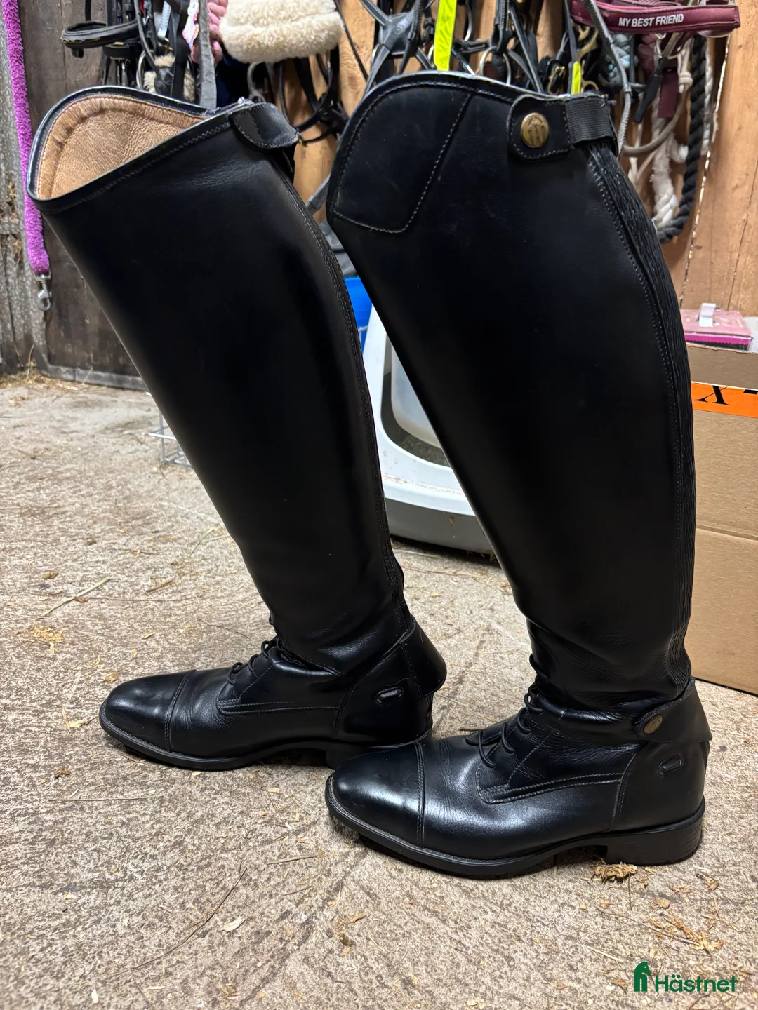 Ridstövlar ryttarutrustning till salu: Fina ridstövlar med bredare vad.  i Ervalla - Annons 1