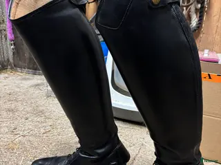 Ridstövlar ryttarutrustning till salu: Fina ridstövlar med bredare vad. i Ervalla - Annons 3