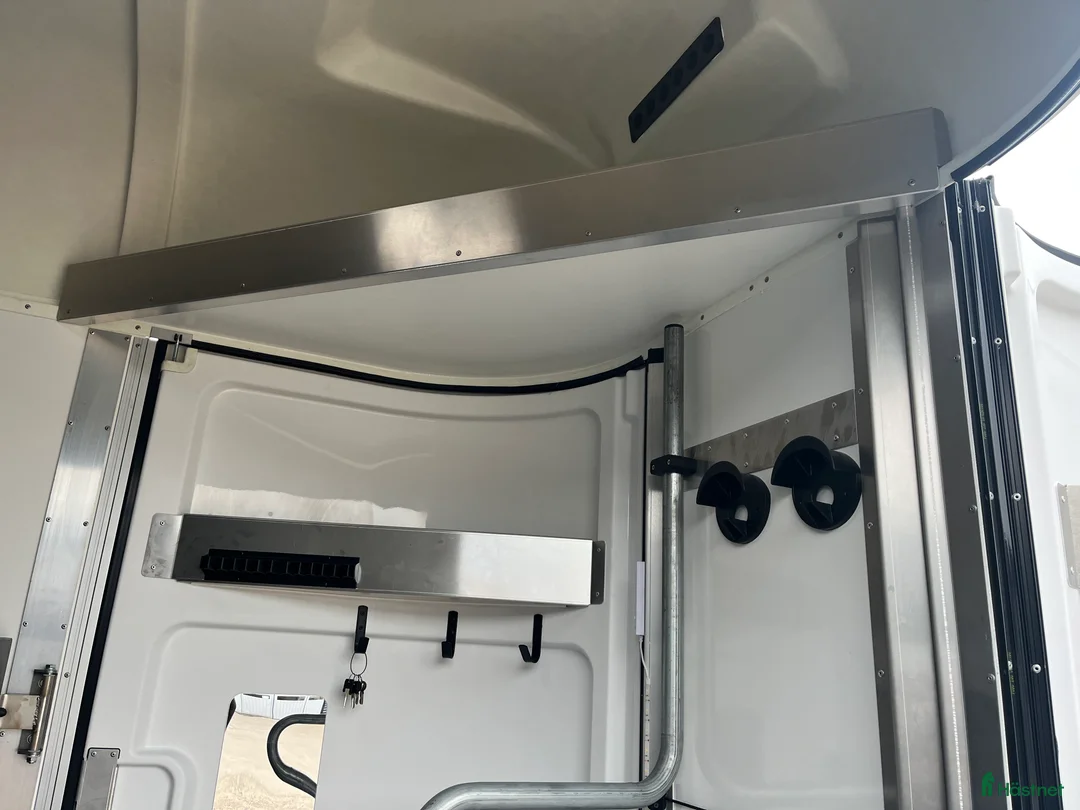 Hästtransporter  fordon & transport till salu: Forzab EQ3R Stuteri Finns i lager  i Klippan - Annons 5