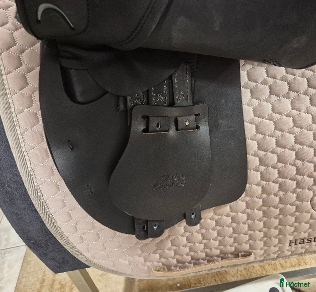 Sadlar hästutrustning till salu: Prestige Happy Dressage i Veberöd - Annons 2