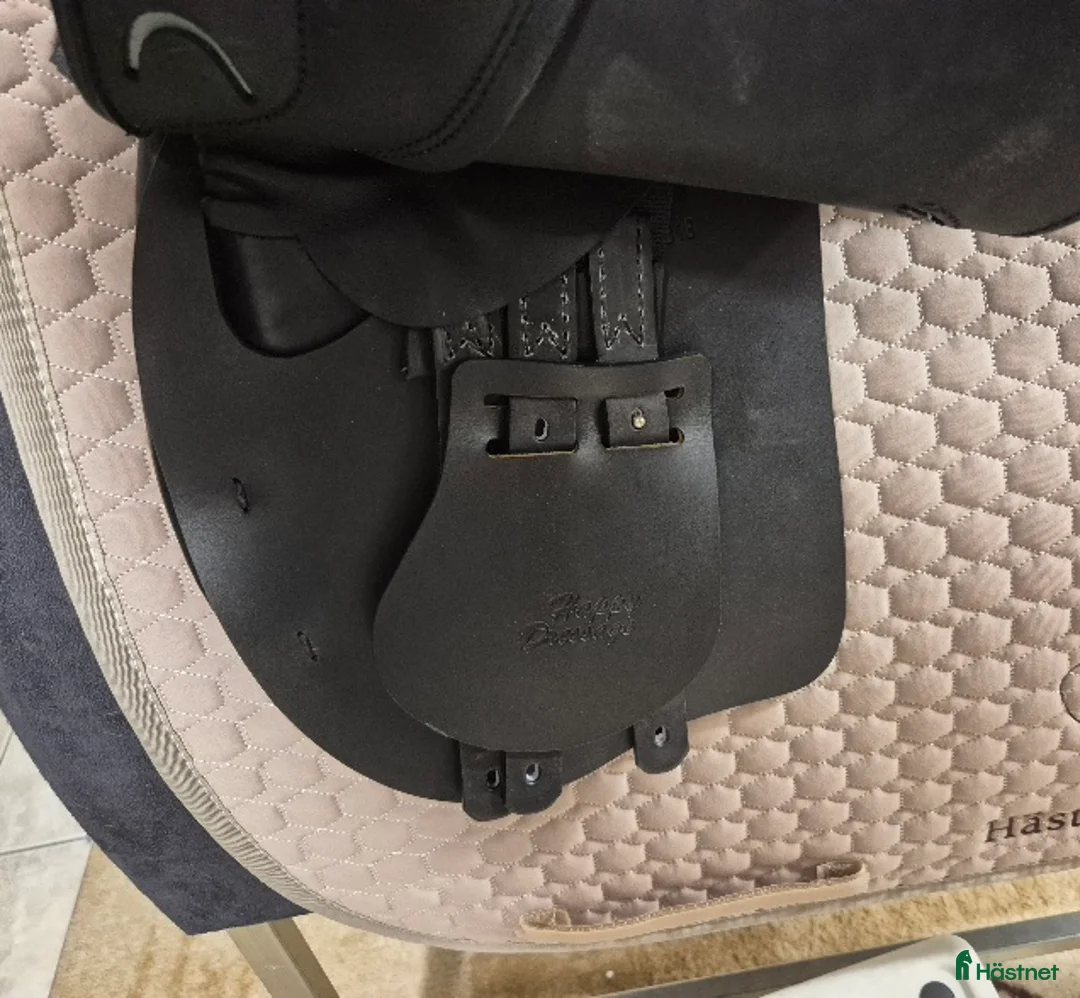 Sadlar hästutrustning till salu: Prestige Happy Dressage i Veberöd - Annons 2