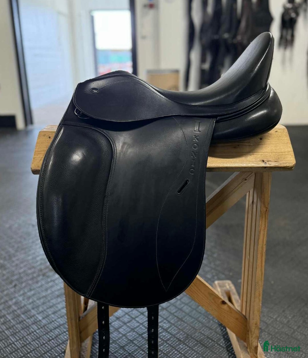 Sadlar hästutrustning till salu: REA 30% Ikonic Classic Dressyr  i Knivsta - Annons 1