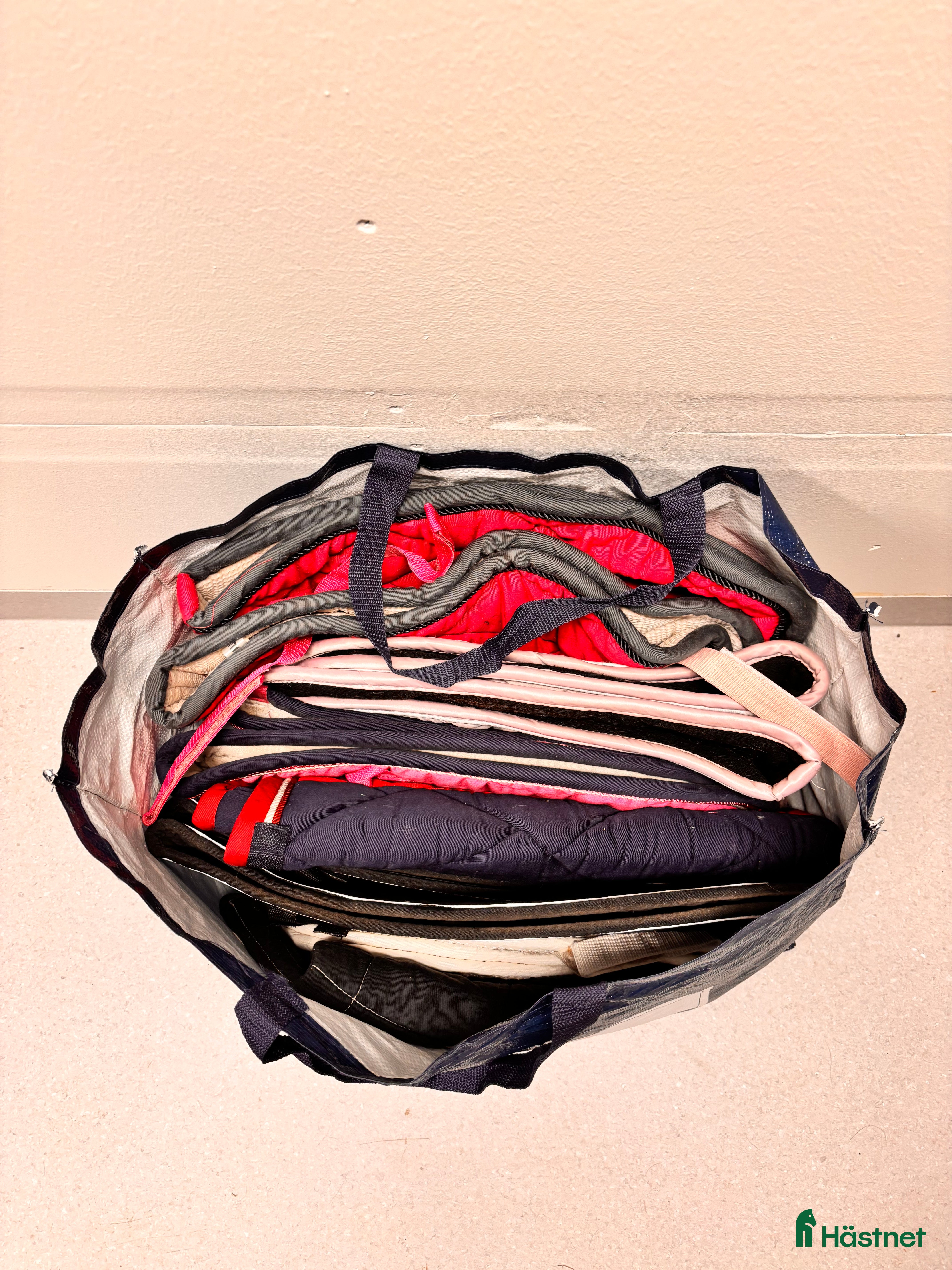 Schabrak & Vojlockar hästutrustning till salu: 10 blandade schabrak i Växjö - Annons 21