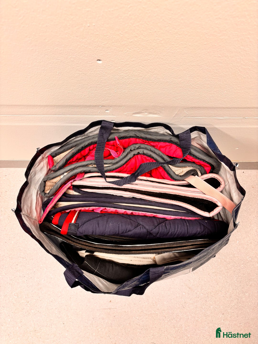 Schabrak & Vojlockar hästutrustning till salu: 10 blandade schabrak i Växjö - Annons 1