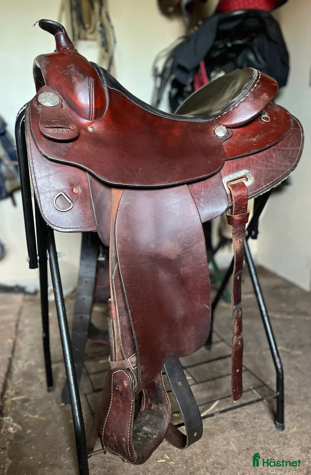 Sadlar hästutrustning till salu: Fin westernsadel säljes i Färjestaden - Annons 1