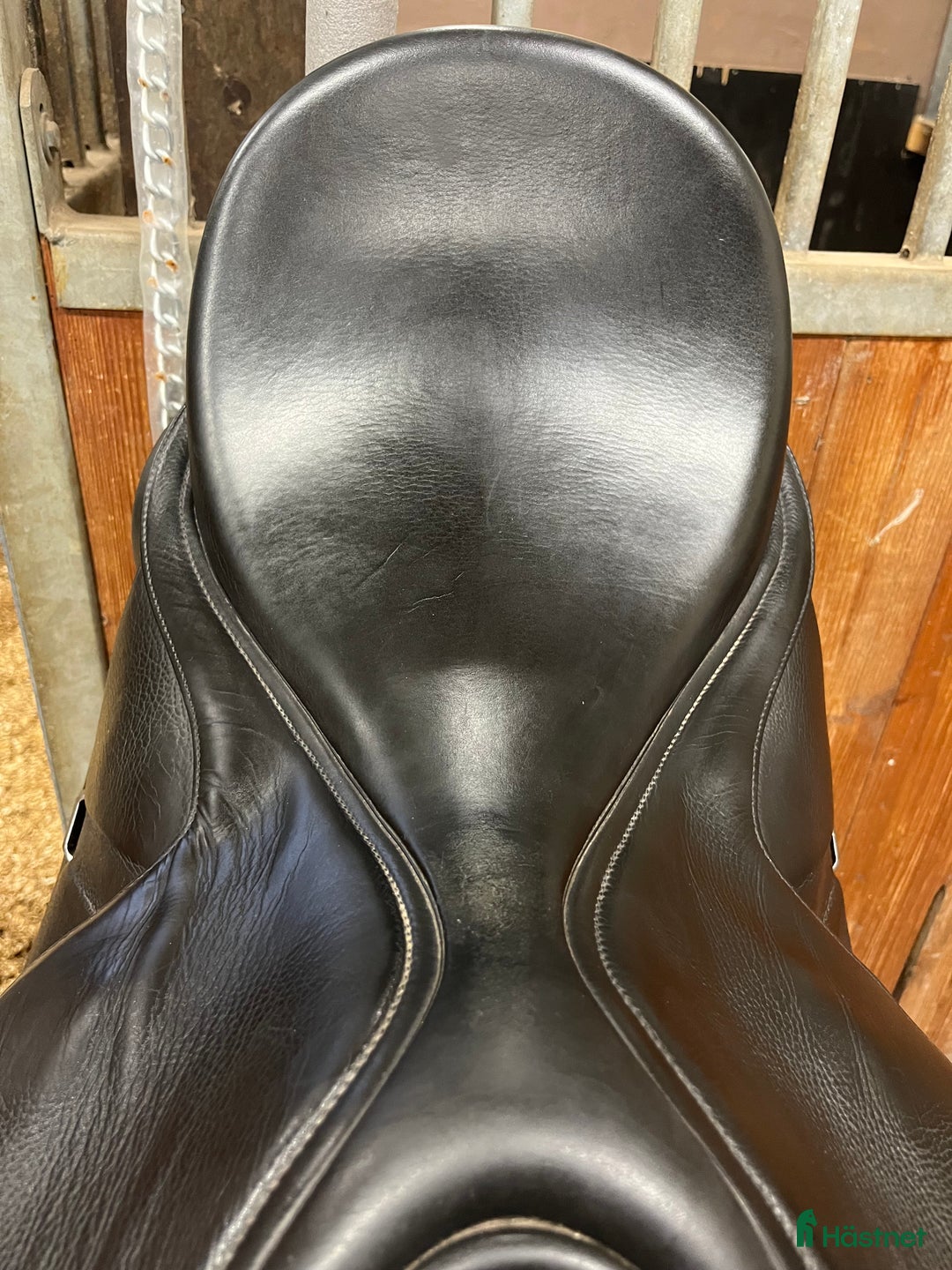 Sadlar hästutrustning till salu: Isabell Werth Bates Cair sadel dressyr i Åkers Styckebruk - Annons 7