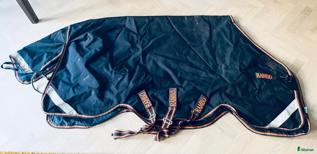 Täcken hästutrustning till salu: Rambo 100g stl 130 nyskick - Annons 2