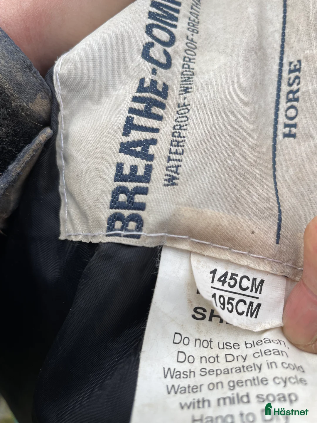 Täcken hästutrustning till salu: 0g täcken gott skick (stl 135 & 145) - Annons 4