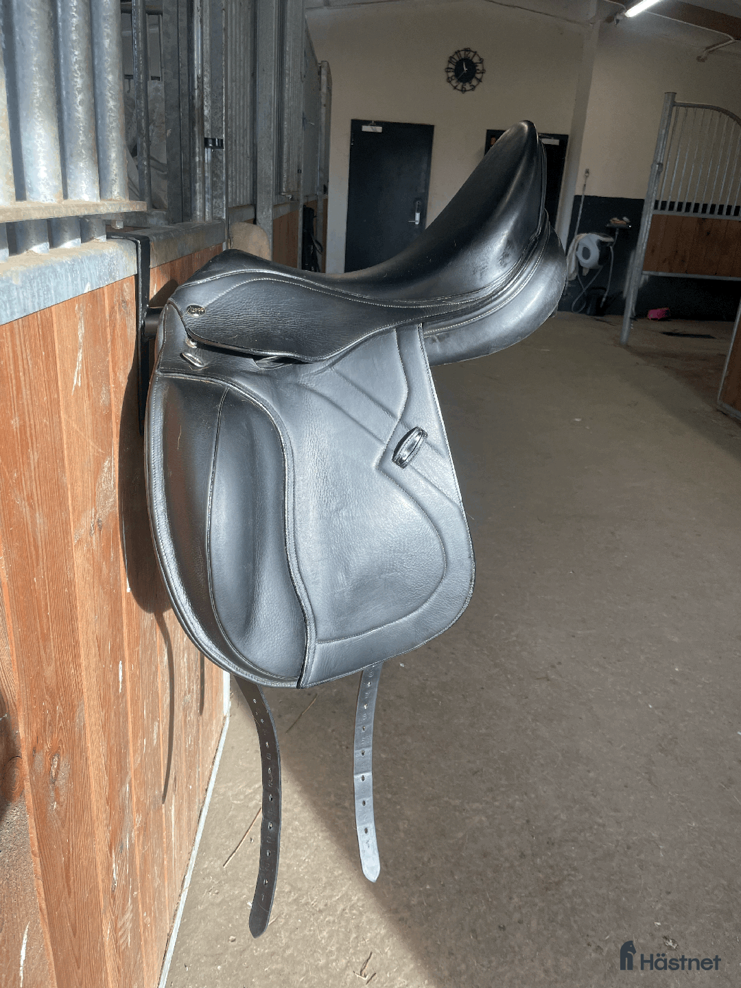 Sadlar hästutrustning till salu: Väl omhändertagen dressyrsadel i Lund - Annons 1