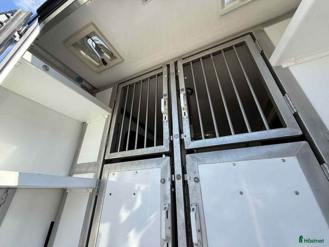 Hästlastbilar  fordon & transport till salu: PRENTKI/HORSEPARTNER 5 SITS STUTERI  i Köping - Annons 10