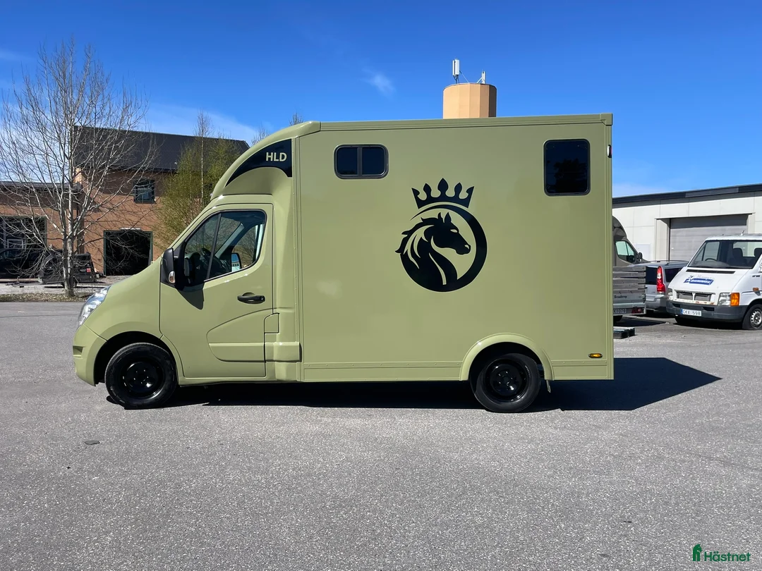 Hästlastbilar  fordon & transport till salu: Renault Master Hästlastbil B-kort. Lastvikt 1100kg - Annons 2
