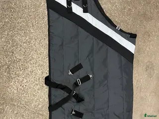 Täcken hästutrustning Stalltäcke 150 gram strl 135 - Annons 9