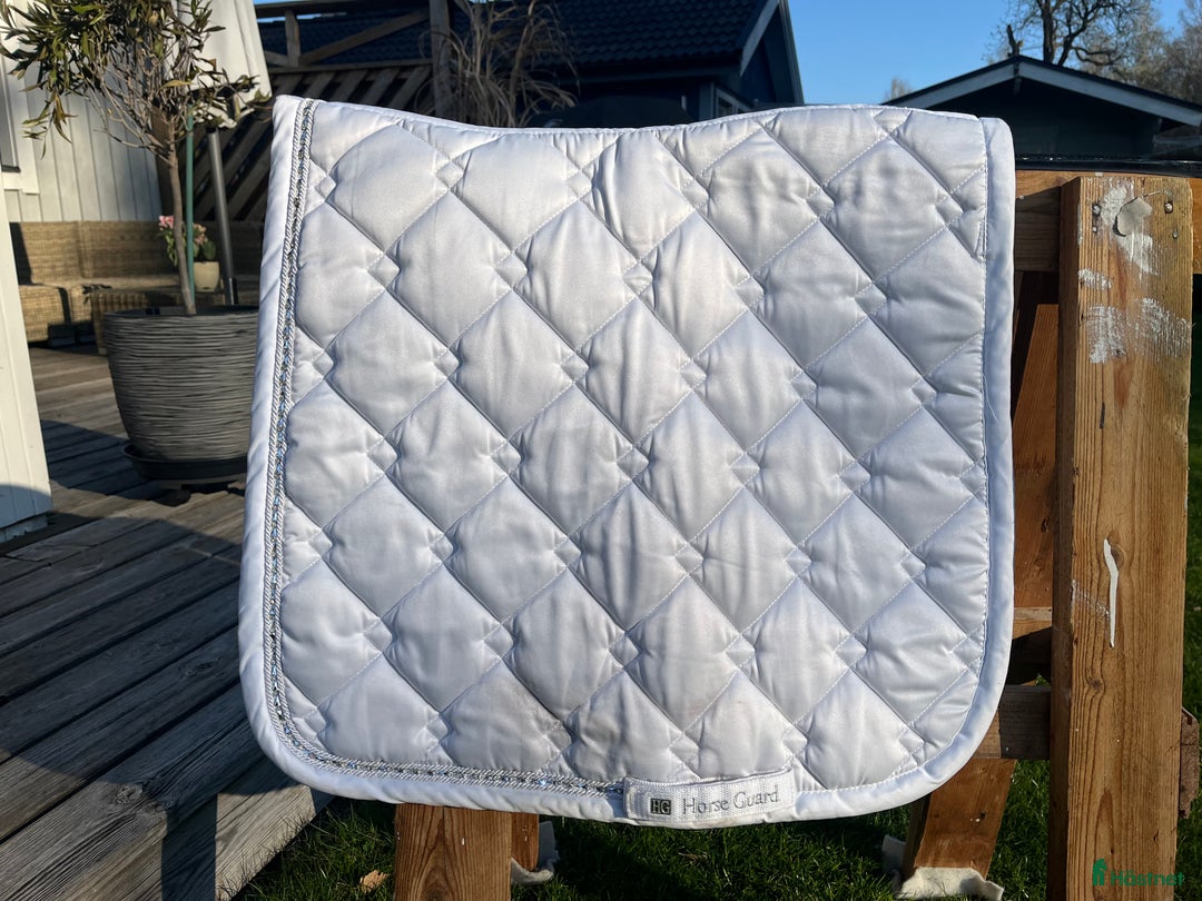 Schabrak & Vojlockar hästutrustning till salu: Horse Guard dressyrschabrak full i Linghem - Annons 1