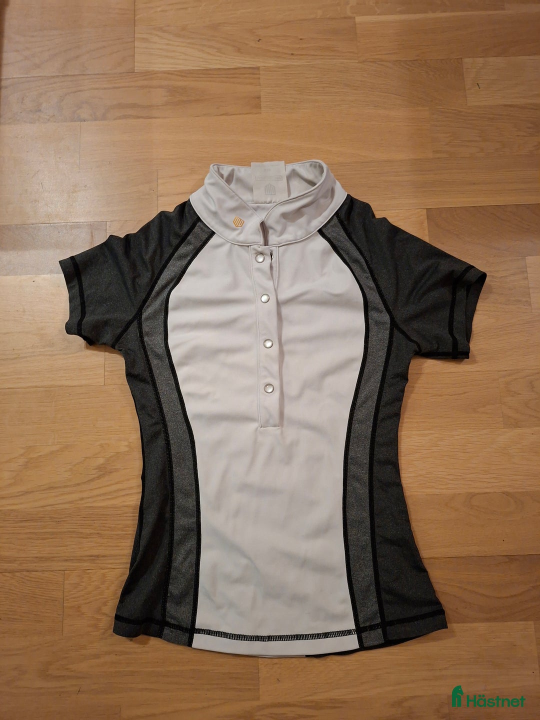 Övrigt Ridkläder ryttarutrustning till salu: Maya delorez ridtröja i Örebro - Annons 1