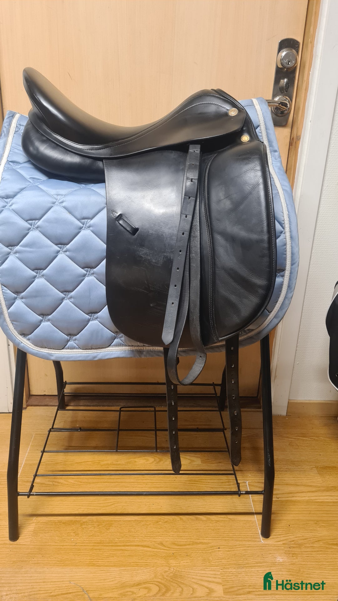 Sadlar hästutrustning till salu: Prestige Top Dressage i Hamneda - Annons 6