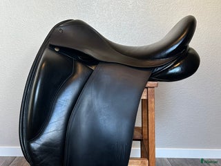 Sadlar hästutrustning till salu: Morris & Nolan Dressyrsadel i Veddige - Annons 3