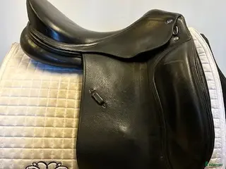 Sadlar hästutrustning Dressyrsadel Lippo Azzario 18" i Uppsala - Annons 13