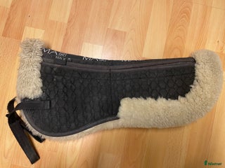 Sadeltillbehör hästutrustning till salu: Fårskinnspadd strl M i Lysekil - Annons 6