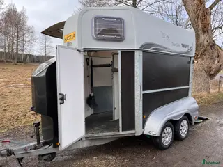 Hästtransporter fordon & transport till salu: Thule Star Safir med sadelkammare i Tystberga - Annons 1