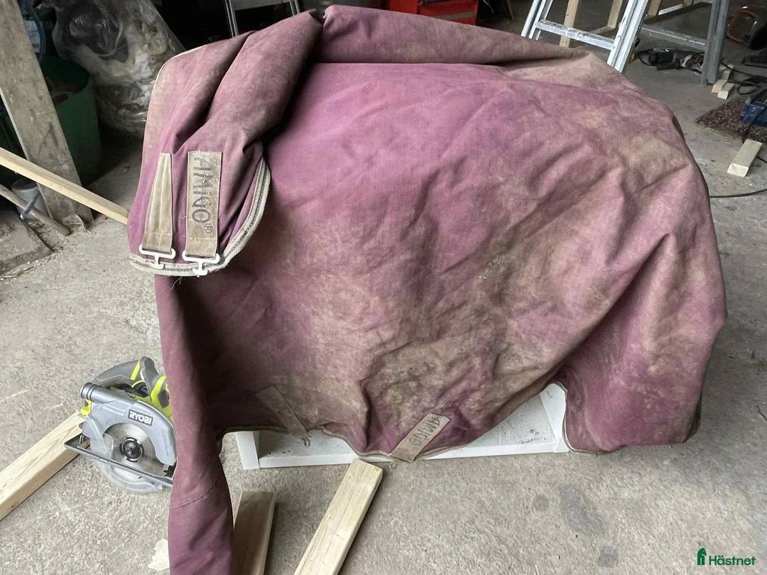 Täcken hästutrustning till salu: Täcke - ländtäcke i Heberg - Annons 5