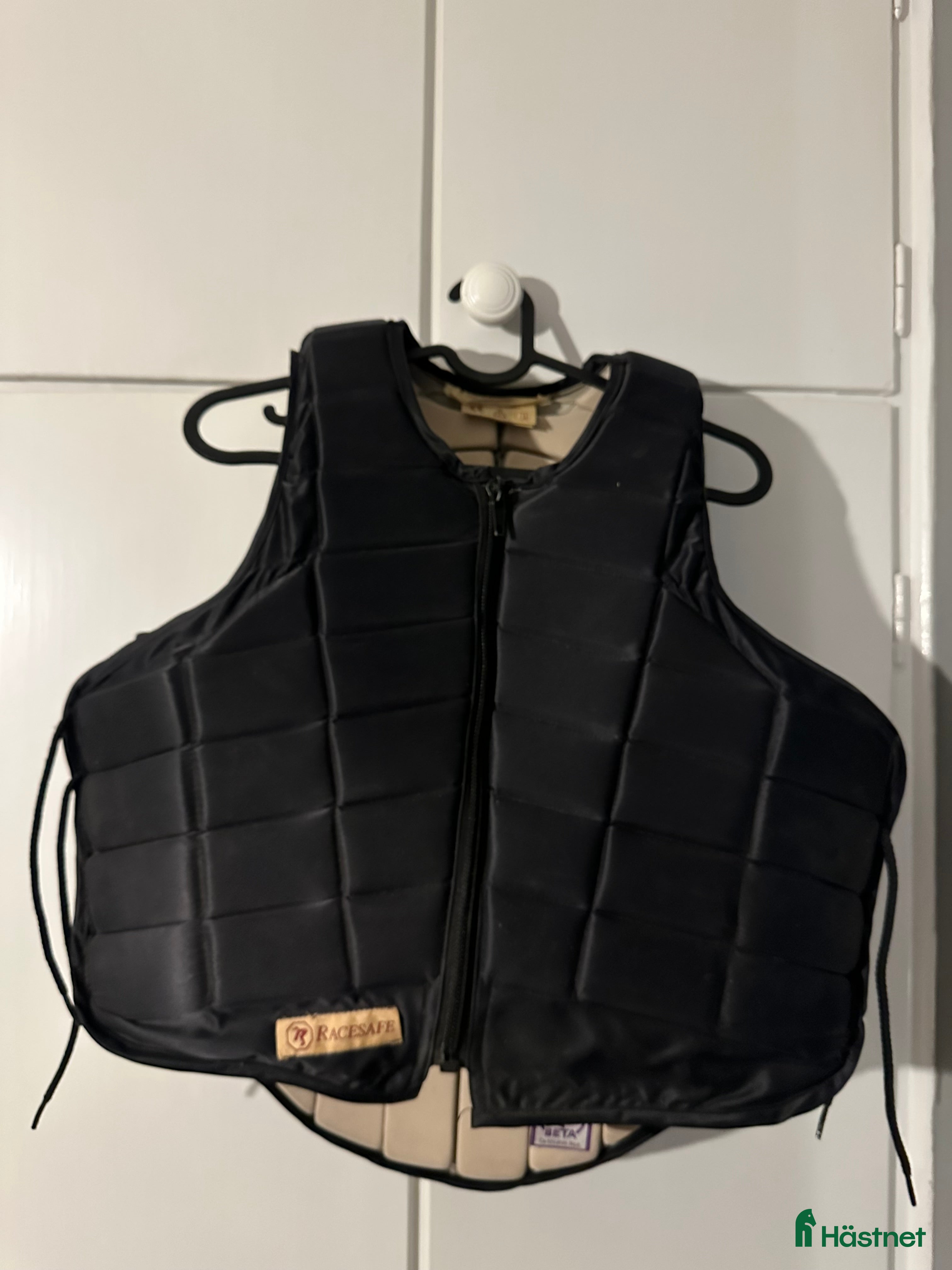 Säkerhetsvästar ryttarutrustning till salu: Säkerhetsväst  i Hallstahammar - Annons 10