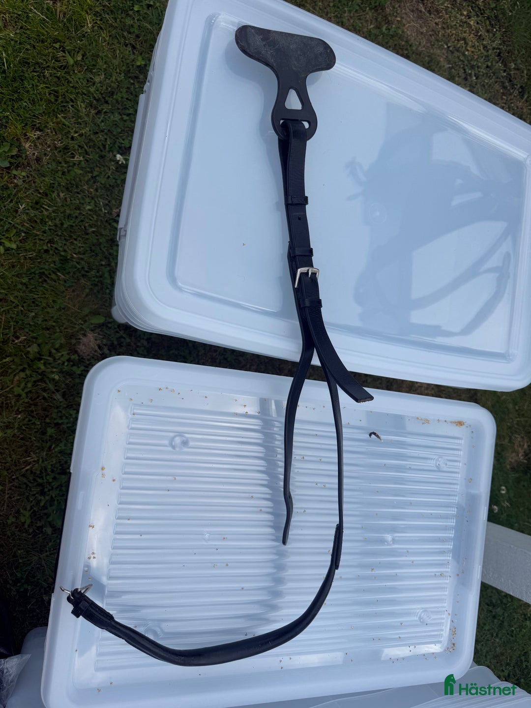 Sadeltillbehör hästutrustning till salu: Svanskappa + fäste i Linköping - Annons 1