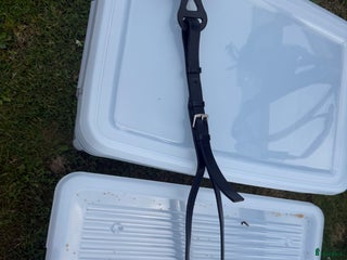 Sadeltillbehör hästutrustning till salu: Svanskappa + fäste i Linköping - Annons 1