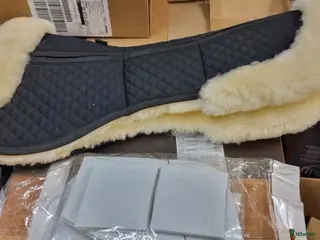 Sadeltillbehör hästutrustning Fårskinnspadd med inlägg, sadelpadd, säljes - Annons 6