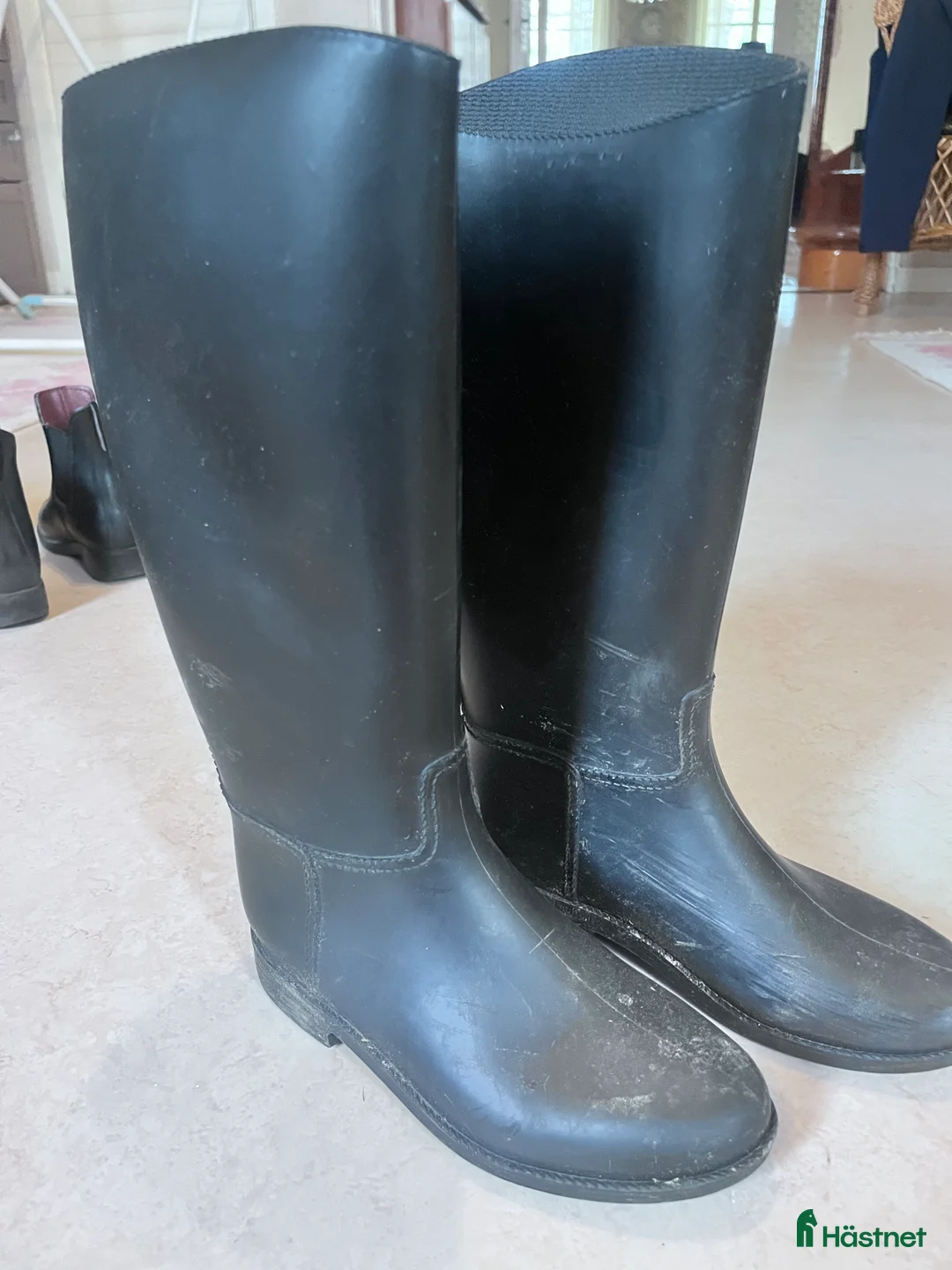 Ridstövlar ryttarutrustning till salu: Ridstövlar, konstläder i Nygård - Annons 1