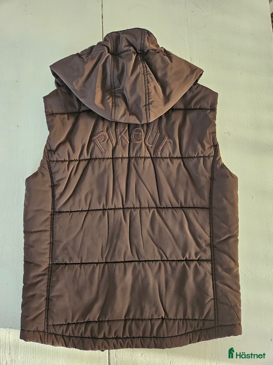 Övrigt Ridkläder ryttarutrustning till salu: Brun Pikeur ridväst i Härnösand - Annons 2