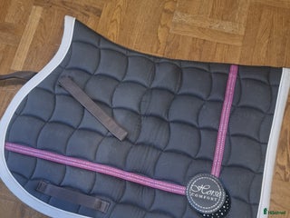 Schabrak & Vojlockar hästutrustning till salu: Schabrak full i Nybro - Annons 10