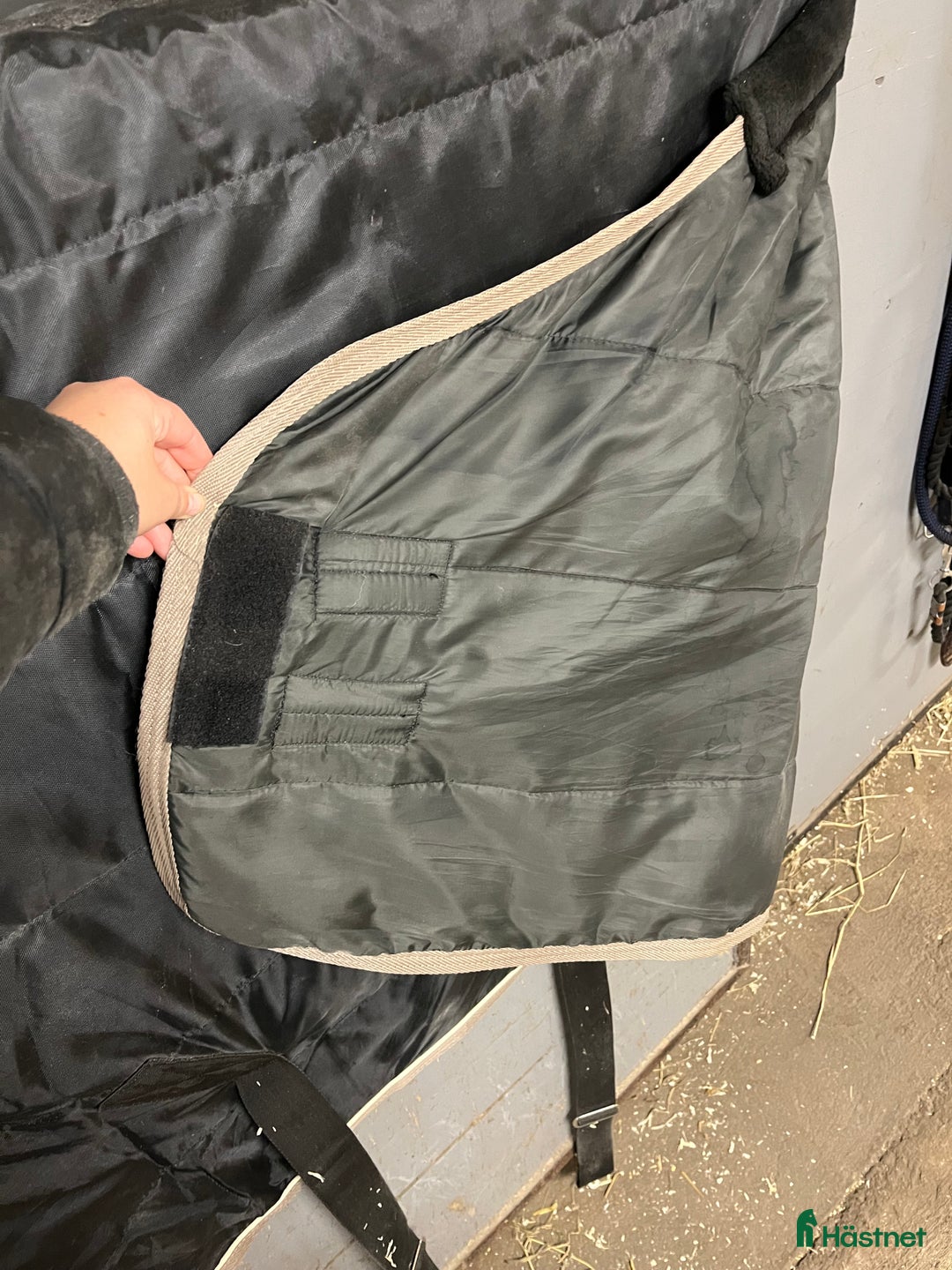 Täcken hästutrustning till salu: Superfint Stalltäcke  i Hörby - Annons 2