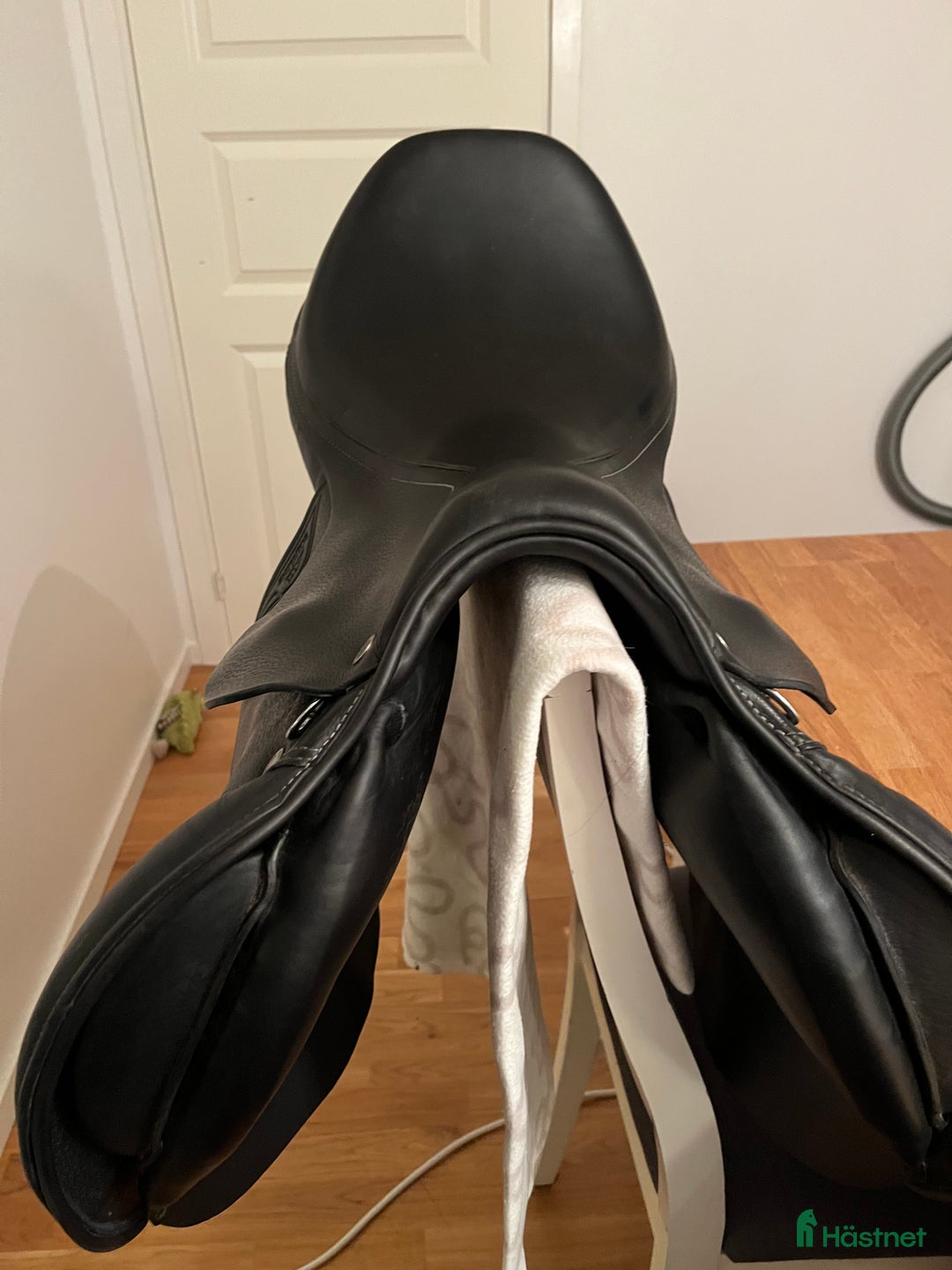 Sadlar hästutrustning till salu: Equiline hoppsadel E5 17 tum  i Nora - Annons 5