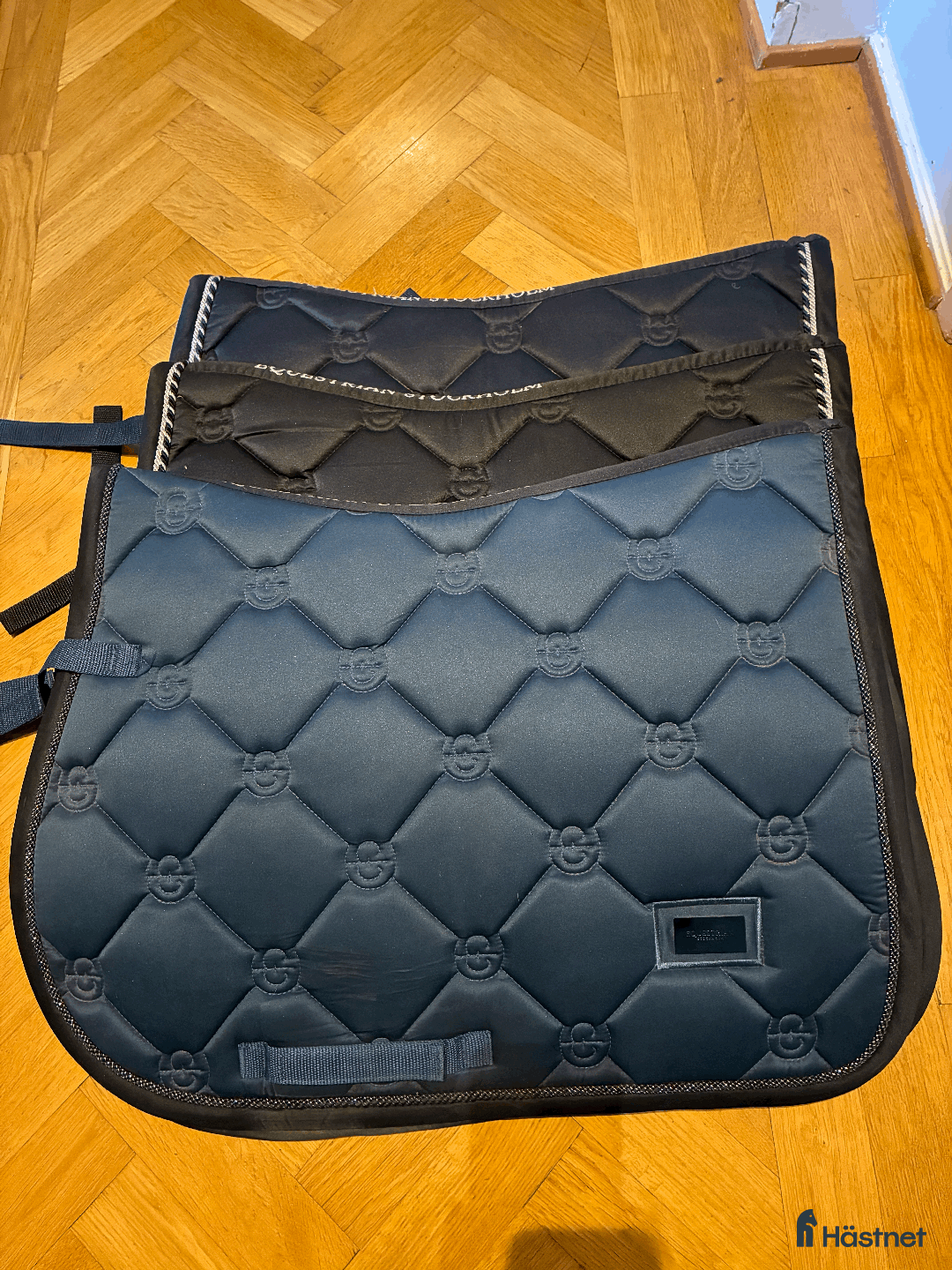 Schabrak & Vojlockar hästutrustning till salu: Fint Equestrian Stockholm Schabrak i Lund - Annons 1