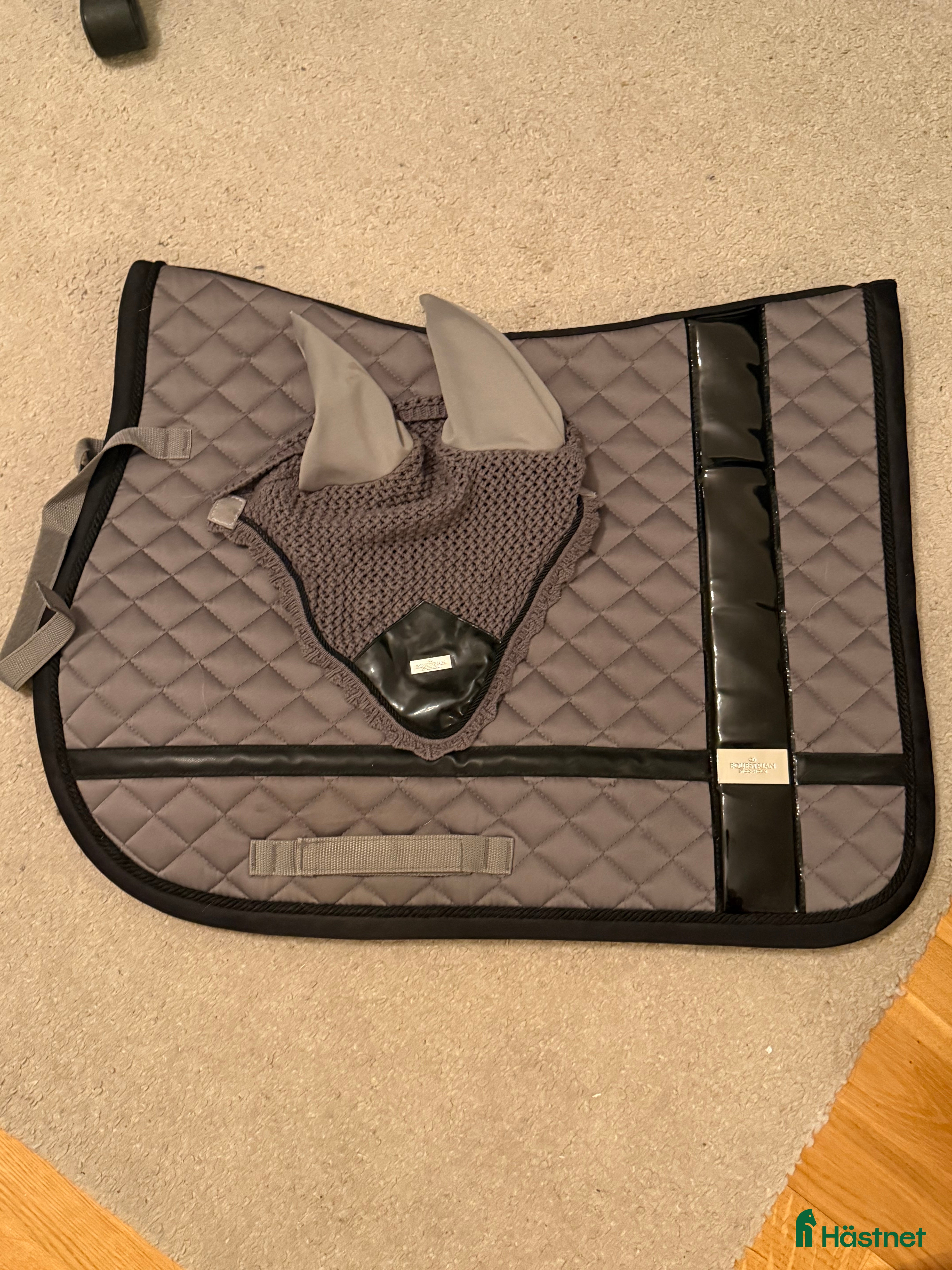 Schabrak & Vojlockar hästutrustning till salu: ES schabrak + huva i Nacka - Annons 2