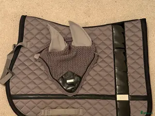 Schabrak & Vojlockar hästutrustning till salu: ES schabrak + huva i Nacka - Annons 2