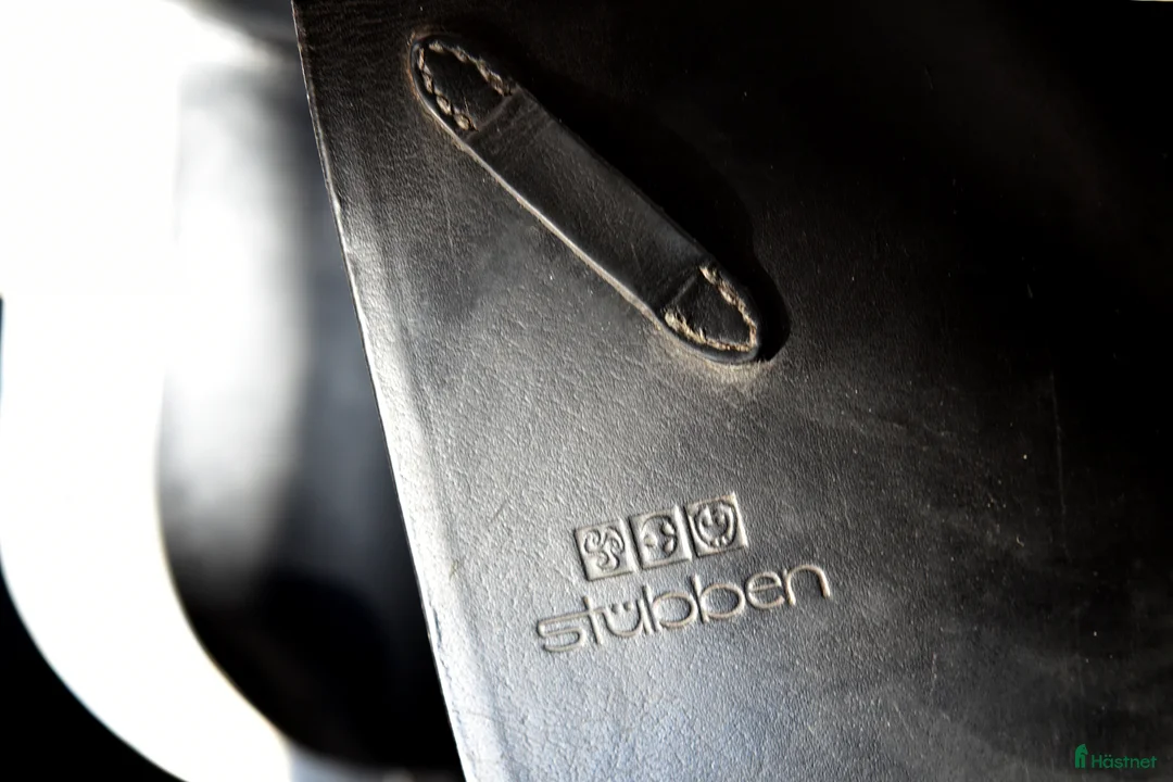 Sadlar hästutrustning till salu:   Stübben Rex dressyr, 16 tum, bomvidd XW i Varberg - Annons 2