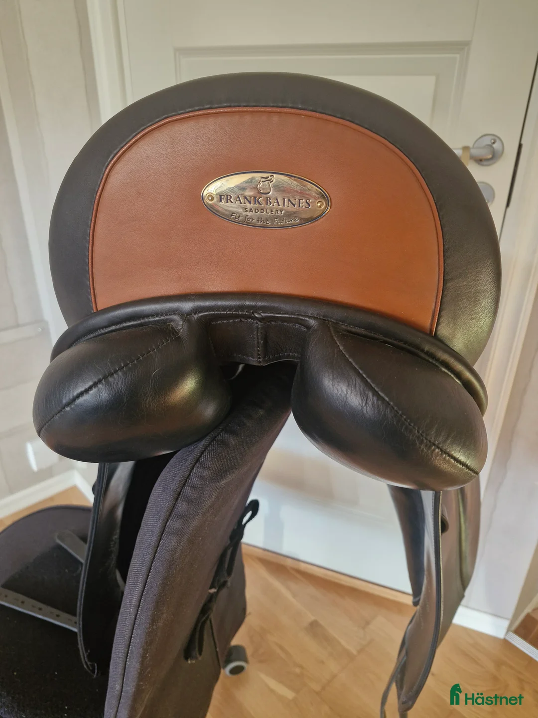 Sadlar hästutrustning till salu: Dressyrsadel Frank Baines 17" i Nyköping - Annons 2