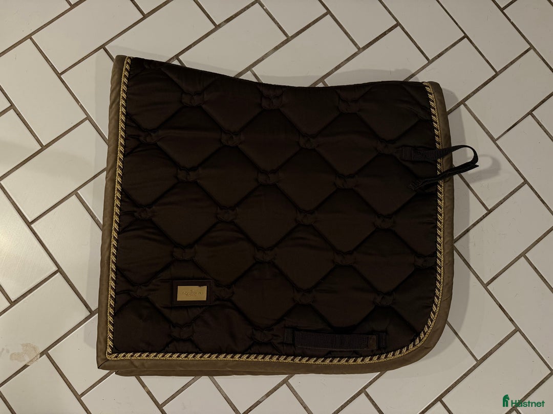 Schabrak & Vojlockar hästutrustning till salu: Equestrian Stockholm mörkbrunt dressyrschabrak! i Bromma - Annons 1