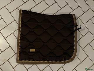 Schabrak & Vojlockar hästutrustning till salu: Equestrian Stockholm mörkbrunt dressyrschabrak! - Annons 9