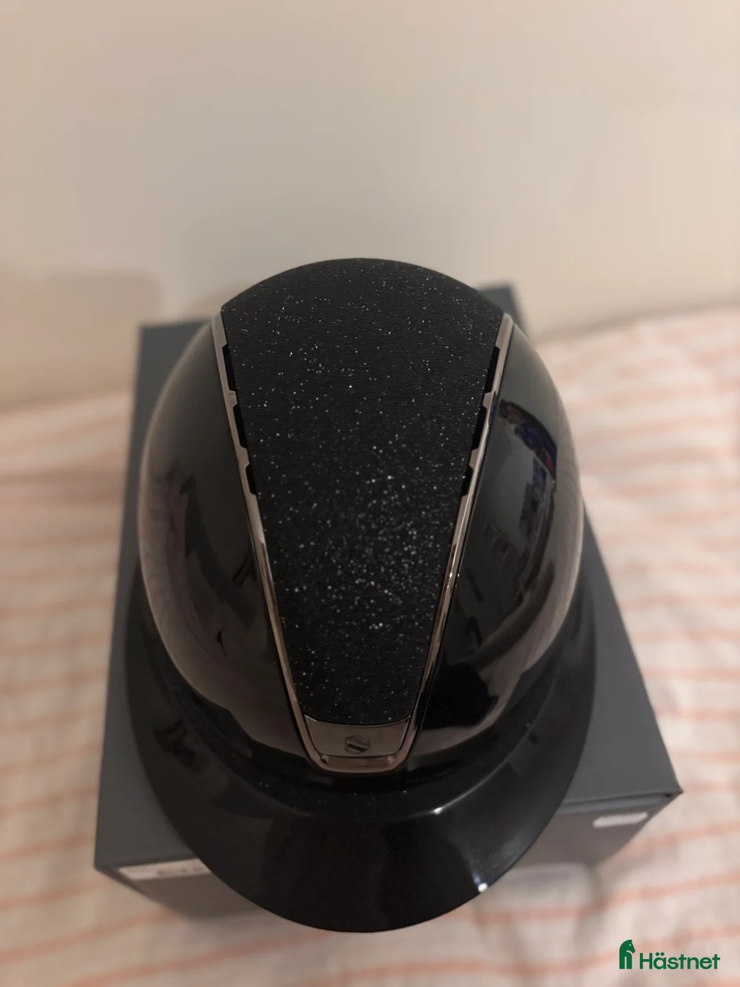 Hjälmar ryttarutrustning till salu: 2.0 Glossy Miss Shield Chrystal Fabric i Vingåker - Annons 7