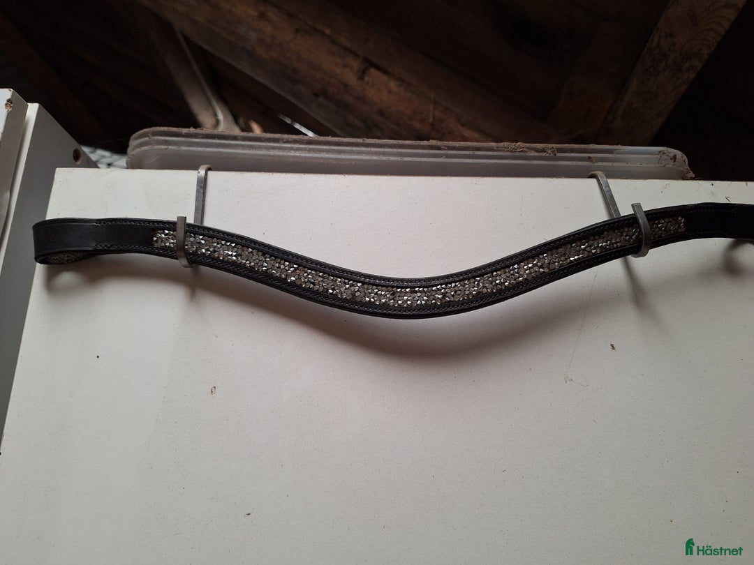 Träns hästutrustning till salu: Träns, lädergrimmor, tyglar  (cob + full) i Torslanda - Annons 13