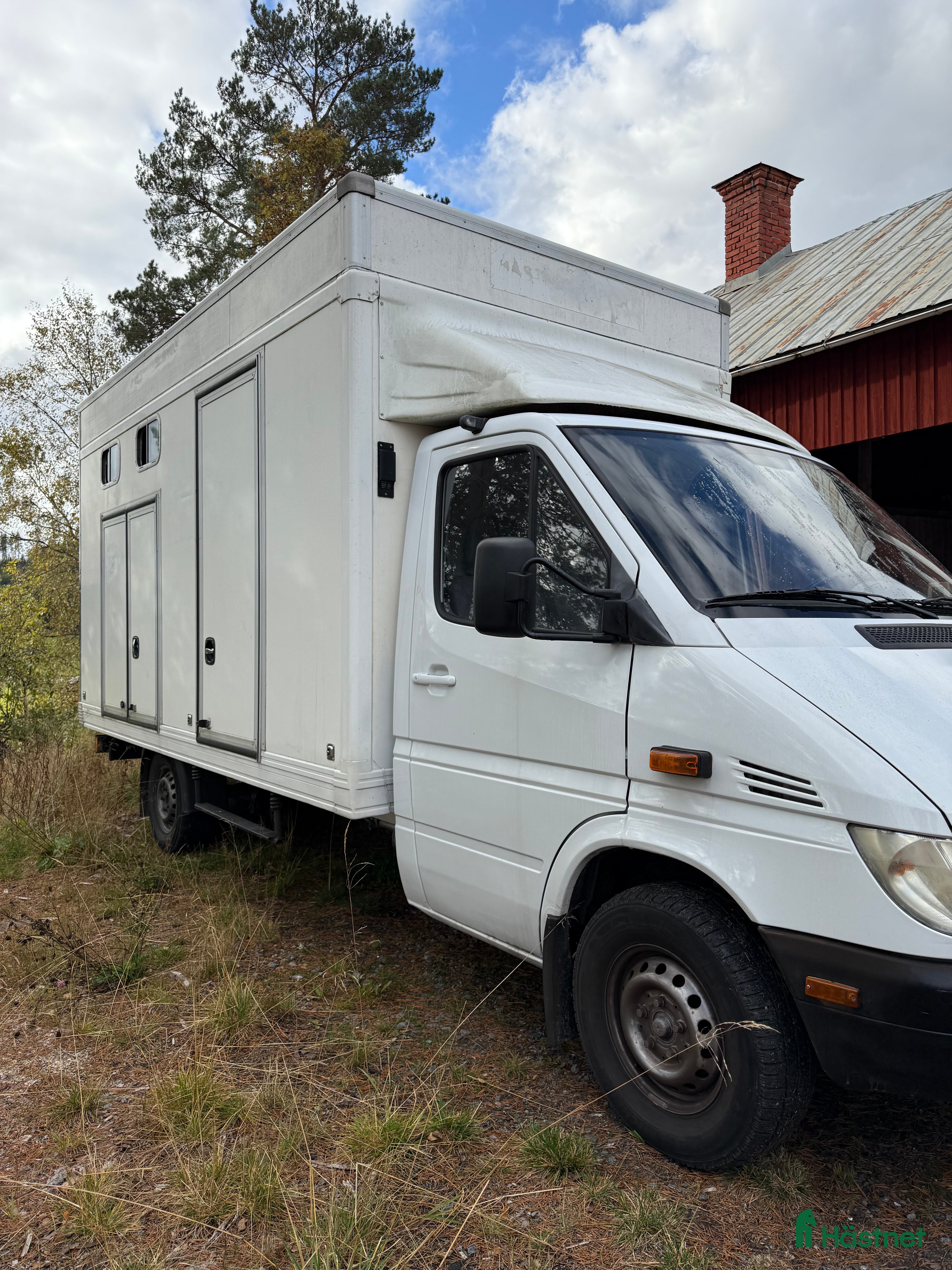 Hästlastbilar  fordon & transport till salu: Hästlastbil Lågmil, nybes, B-kort i Härnösand - Annons 1