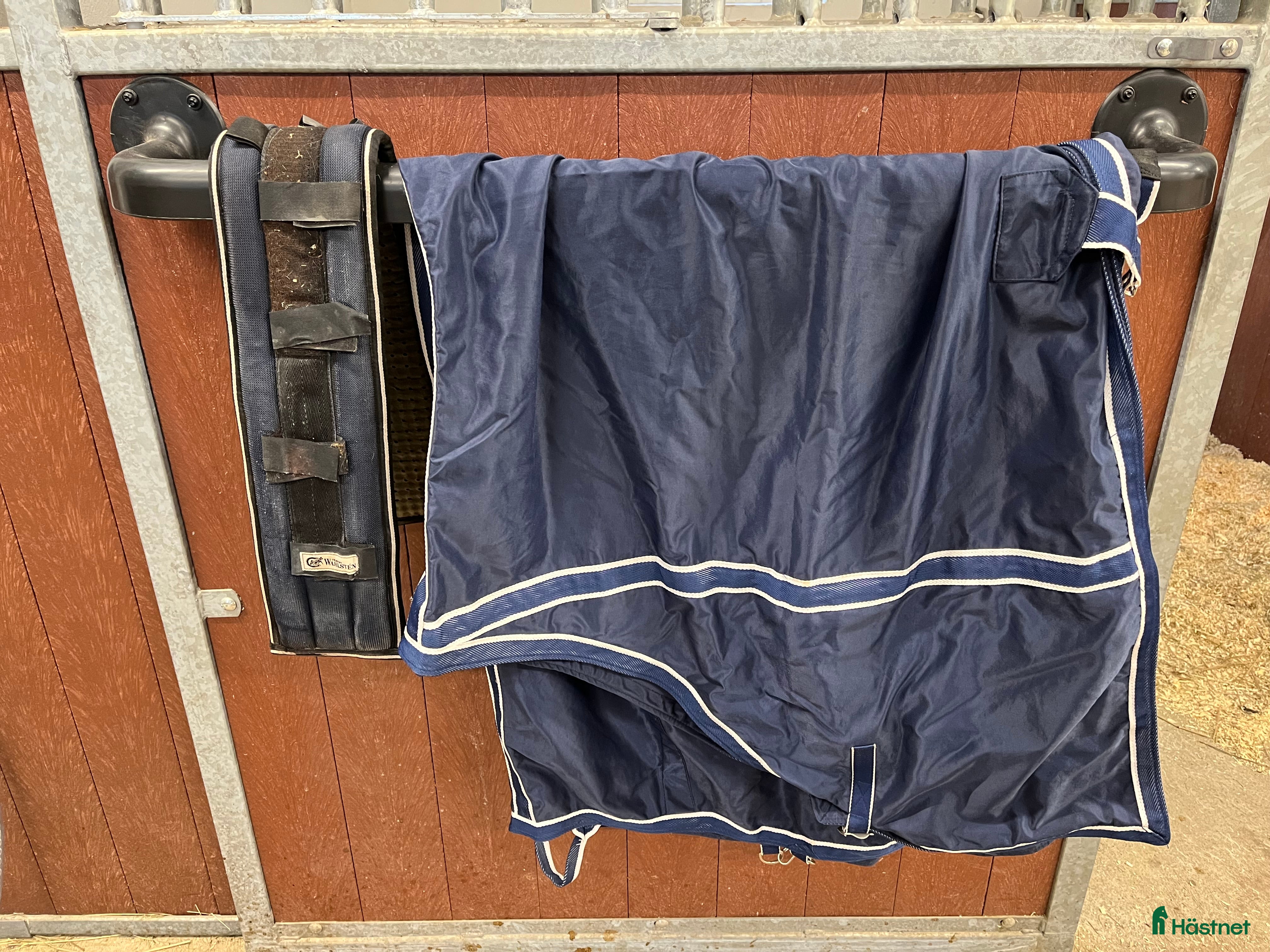 Övrig Travutrustning trav till salu: Selunderlägg och täcke marinblått i Gävle - Annons 4