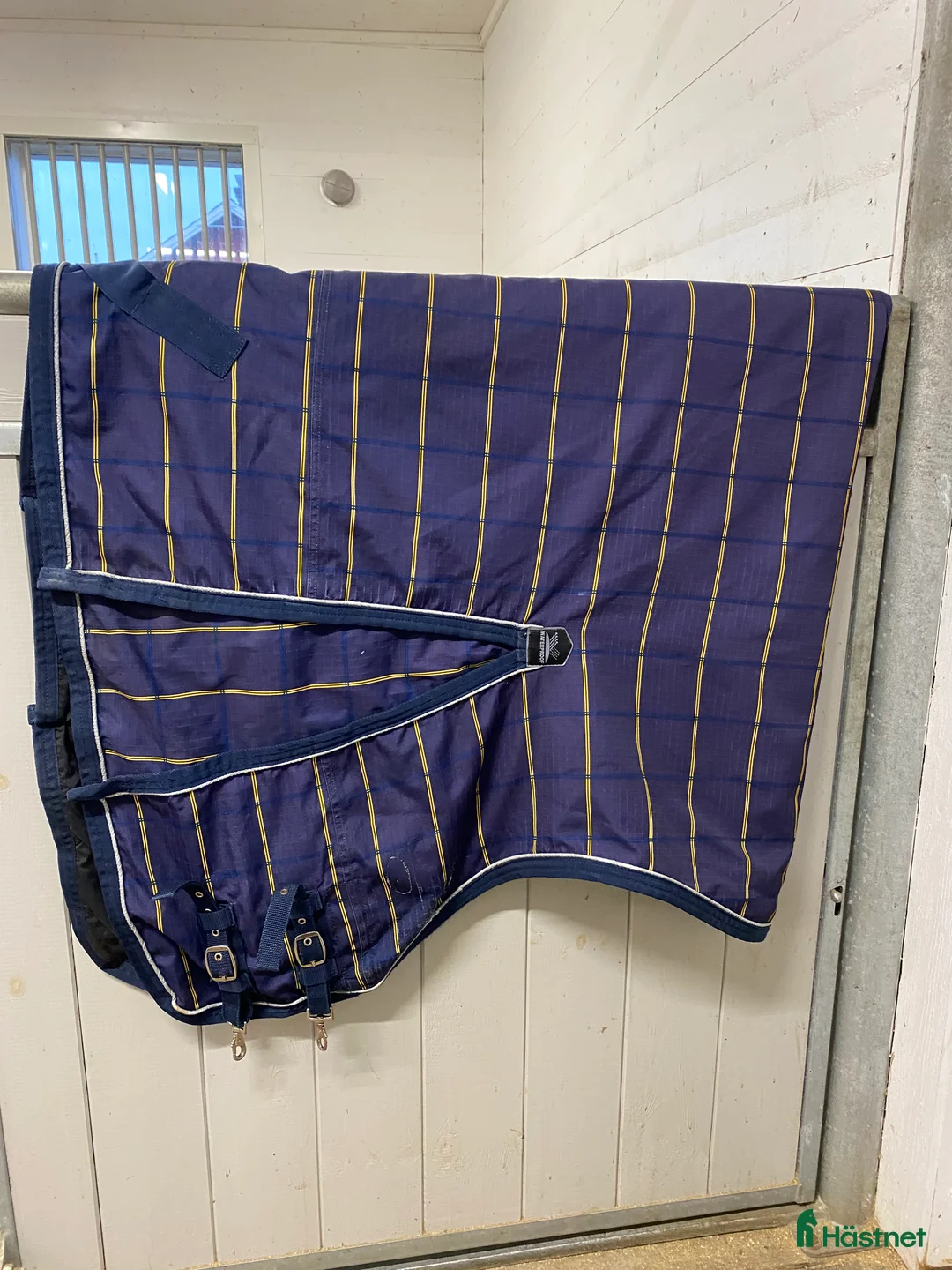 Täcken hästutrustning till salu: Utetäcke med fleecefoder - Annons 1