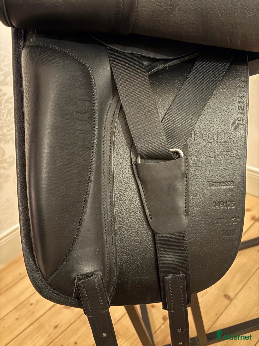 Sadlar hästutrustning till salu: Lippo Vanessa 17,5” i Ludvika - Annons 4