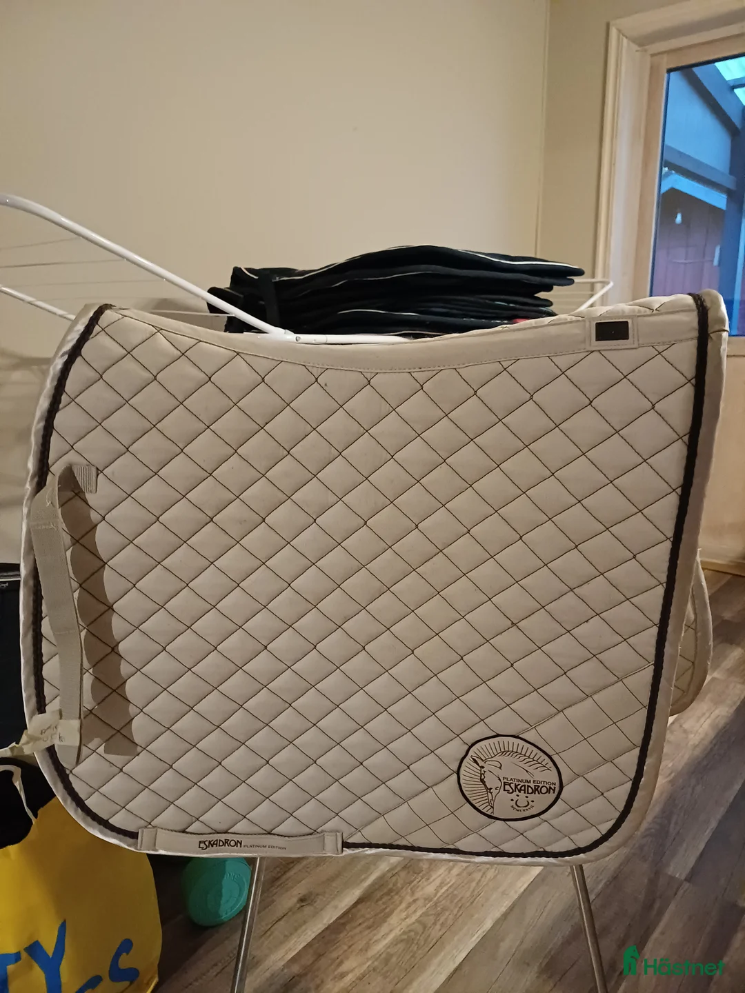 Schabrak & Vojlockar hästutrustning till salu: Nya eskadron shabrak  - Annons 1