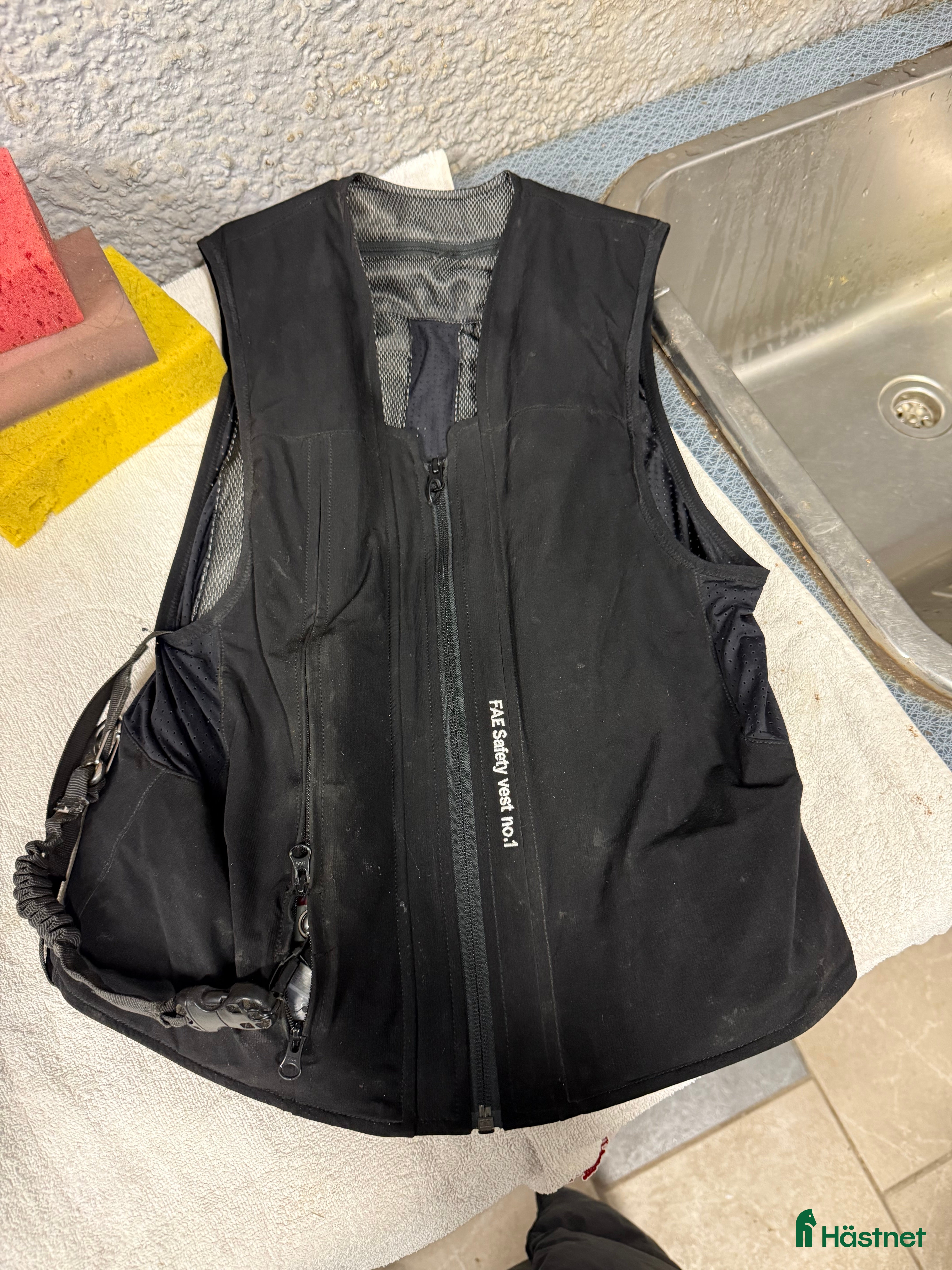 Säkerhetsvästar ryttarutrustning till salu: FAE airbag väst i Vimmerby - Annons 18
